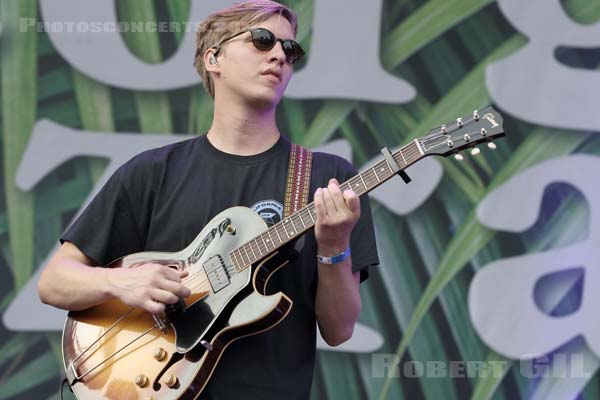 GEORGE EZRA - 2017-08-27 - SAINT CLOUD - Domaine National - Scene de la Cascade - George Ezra Barnett